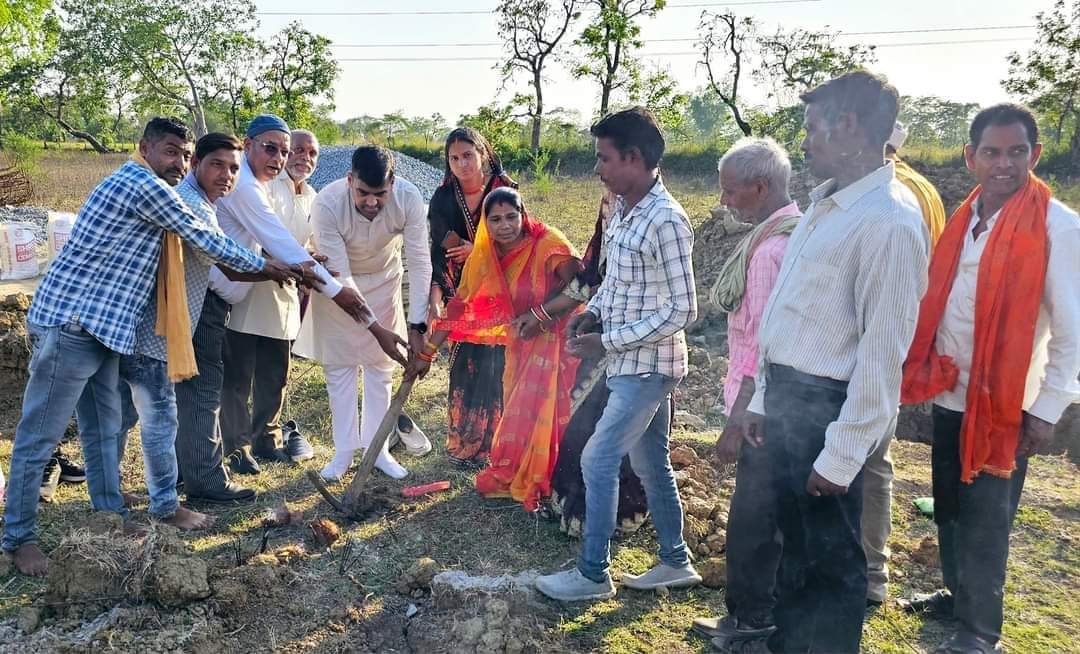 ज़िला पंचायत सभापति अंकित गौरहा ने 9 लाख रुपए के स्वीकृत हास्पीटल का किया भूमिपूजन..