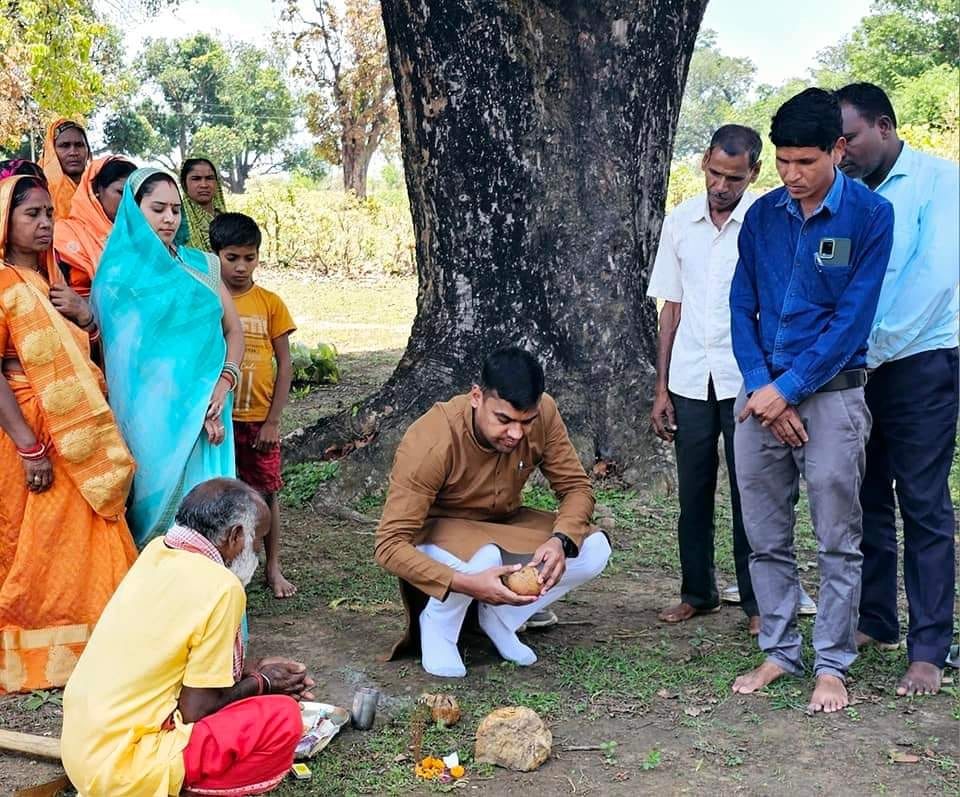 ग्राम बसहा और सलखा में जिला पंचायत सभापति गौरहा ने नाली व मुक्तिधाम सहित 8 लाख के निर्माण कार्यों का किया भूमिपुजन…