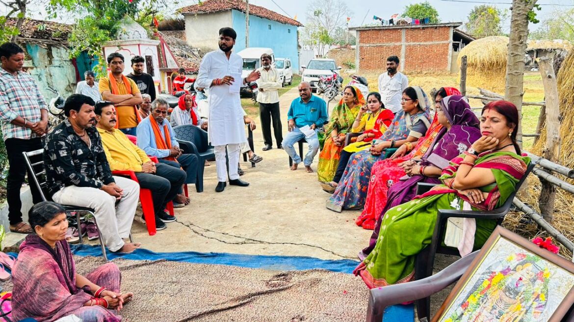 भाजपा महिला मोर्चा लोकसभा चुनाव को लेकर ग्राम मदनपुर में अनामिका राजीव श्रीवास के घर बैठक आयोजित की गई