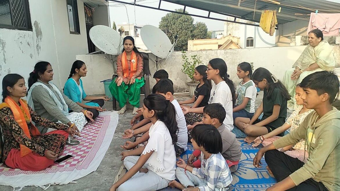 विश्व हिंदू परिषद दुर्गा वाहिनी की बहनों के द्वारा बाल संस्कार केंद्र का शुभारंभ किया गया